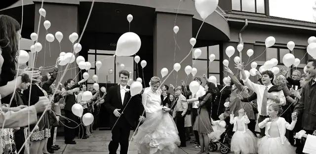 30 Wedding Send-offs and Exits Mobile Image