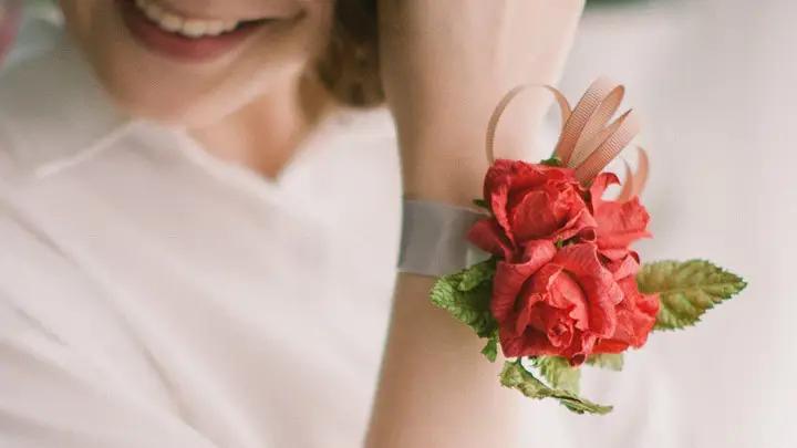 32 Wrist Corsages Perfect for Any Wedding Mobile Image