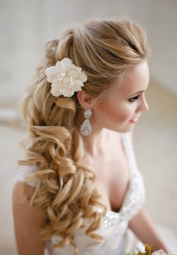 Photo of Side parted bun for cocktail or sangeet | Indian wedding hairstyles,  Bridal hair buns, Bride hairstyles