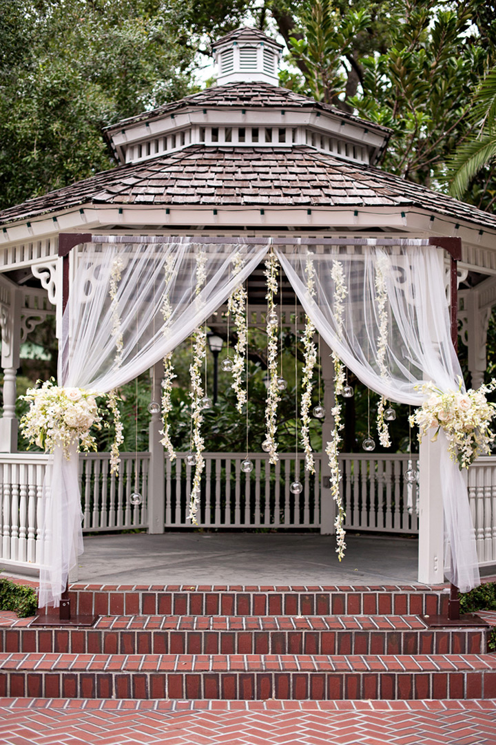 Gorgeous Garland Wedding Inspiration ~ we ❤ this! moncheribridals.com