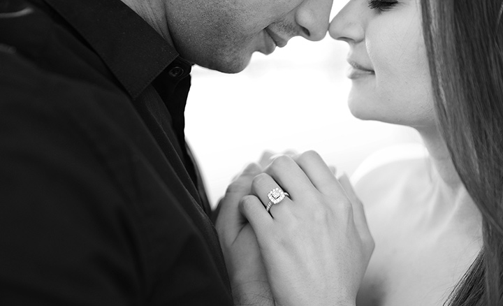 19 Awesome Ring Shots To Announce Your Engagement ~ we ❤ this! moncheribridals.com